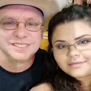 Meet your Posher, Elisia